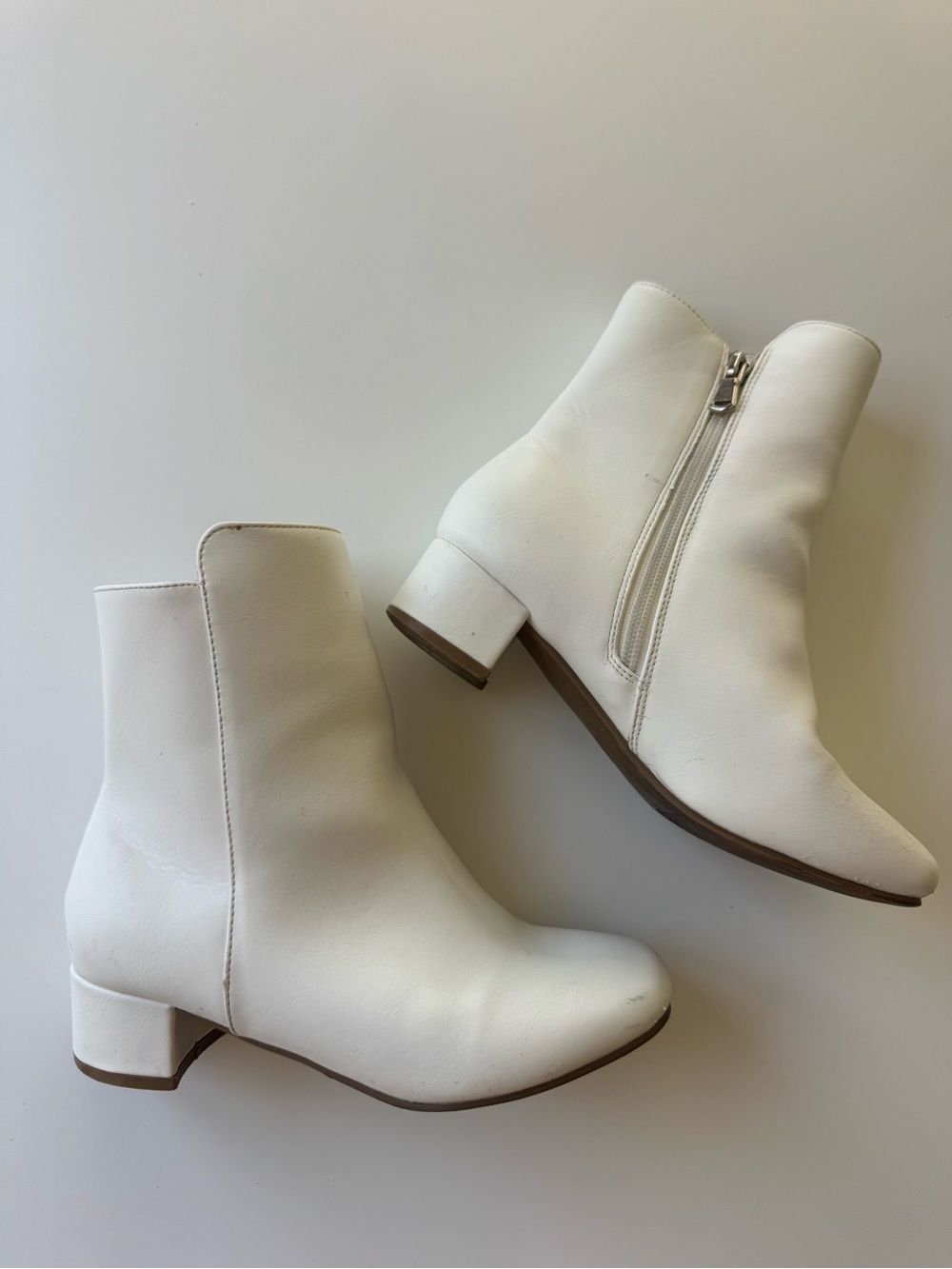Girls White Ankle Boots with Low Block Heel girls size 2